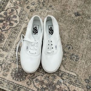 Vans Authentics NWT size 7